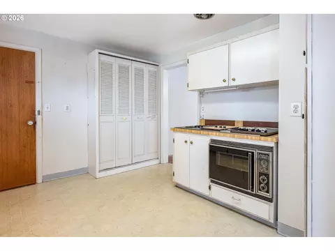 Kitchen - 3775 Harlow Rd, Eugene, OR 97401 photo 3 of 3