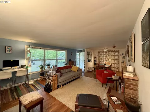 Living - 1470 Queens Way, Eugene, OR 97401 photo 1 of 4