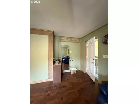 Entry Way - 1470 Queens Way, Eugene, OR 97401 photo 2 of 2