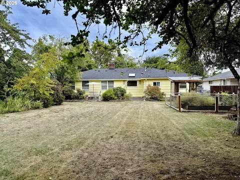 Exterior - 1470 Queens Way, Eugene, OR 97401 photo 5 of 6