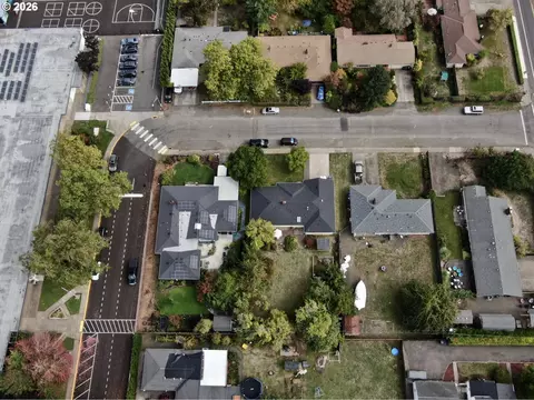 View/Area - 1470 Queens Way, Eugene, OR 97401 photo 3 of 5