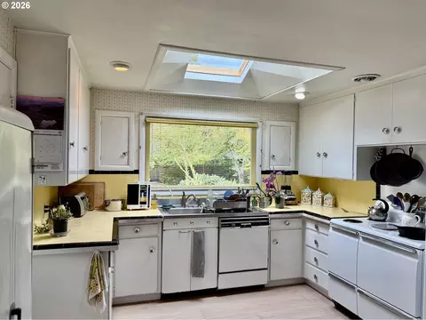 Kitchen - 1470 Queens Way, Eugene, OR 97401 photo 1 of 8
