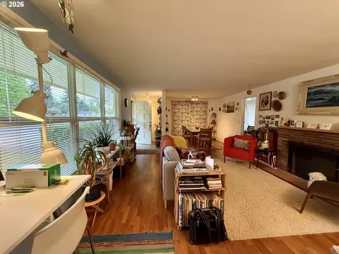 Living - 1470 Queens Way, Eugene, OR 97401 photo 3 of 4