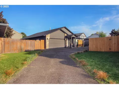688 SE 69th Ct, Hillsboro, OR 97123