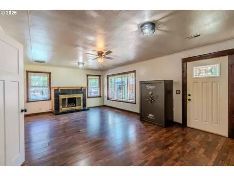 Living - 4503 SE 282nd Ave, Gresham, OR 97080 photo 1 of 6