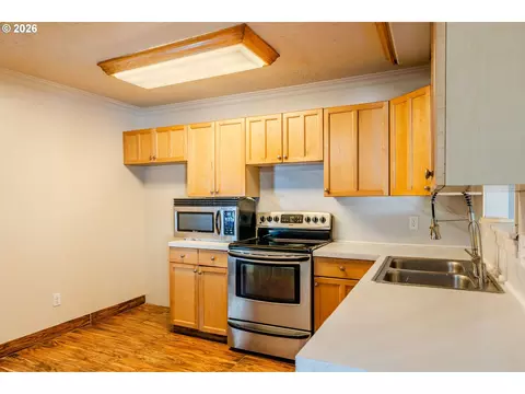 Kitchen - 4503 SE 282nd Ave, Gresham, OR 97080 photo 5 of 5