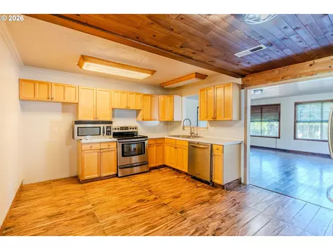 Kitchen - 4503 SE 282nd Ave, Gresham, OR 97080 photo 2 of 5