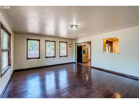 Living - 4503 SE 282nd Ave, Gresham, OR 97080 photo 4 of 6