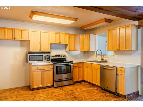 Kitchen - 4503 SE 282nd Ave, Gresham, OR 97080 photo 1 of 5