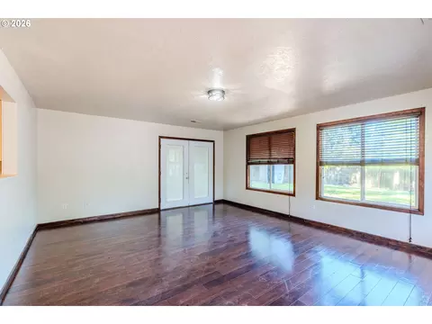 Living - 4503 SE 282nd Ave, Gresham, OR 97080 photo 5 of 6
