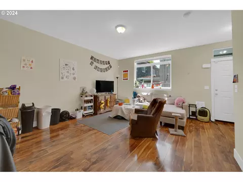 Living - 1857 Pearl St, Eugene, OR 97401 photo 2 of 4