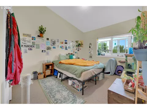 Bedroom - 1857 Pearl St, Eugene, OR 97401 photo 9 of 10