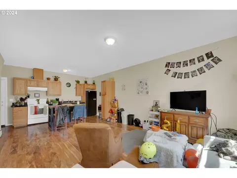 Living - 1857 Pearl St, Eugene, OR 97401 photo 1 of 4
