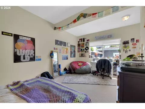 Bedroom - 1857 Pearl St, Eugene, OR 97401 photo 7 of 10