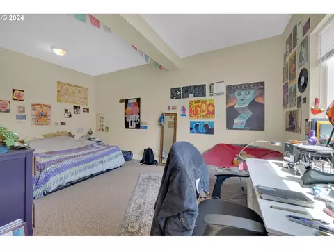 Bedroom - 1857 Pearl St, Eugene, OR 97401 photo 8 of 10