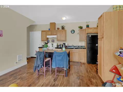 Kitchen - 1857 Pearl St, Eugene, OR 97401 photo 2 of 4