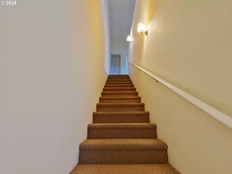 Entry Way - 1857 Pearl St, Eugene, OR 97401 photo 5 of 6