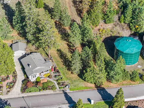 E 1st St, Lowell, OR 97452
