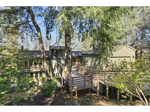 17720 Overlook Cir, Lake Oswego, OR 97034