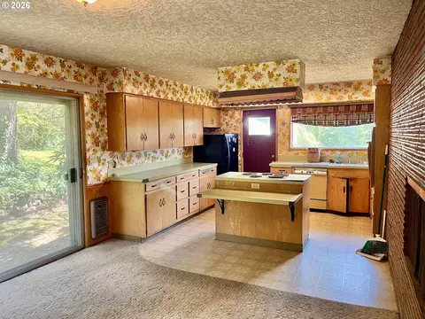 Kitchen - 3137 NW 3rd Ave, Camas, WA 98607 photo 1 of 5