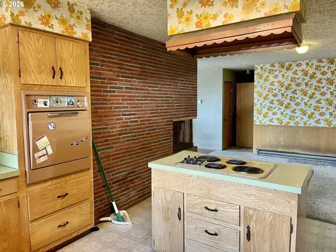 Kitchen - 3137 NW 3rd Ave, Camas, WA 98607 photo 4 of 5