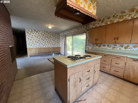 Kitchen - 3137 NW 3rd Ave, Camas, WA 98607 photo 5 of 5