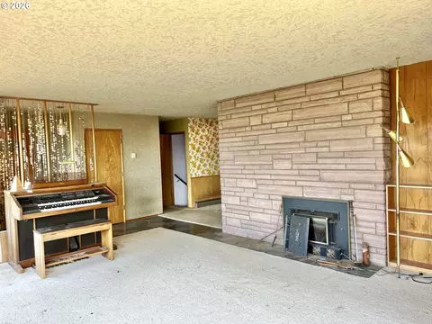 Living - 3137 NW 3rd Ave, Camas, WA 98607 photo 3 of 3