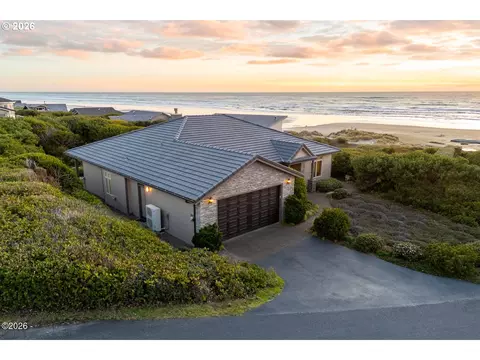 4271 NW Hidden Lake Loop, Waldport, OR 97394
