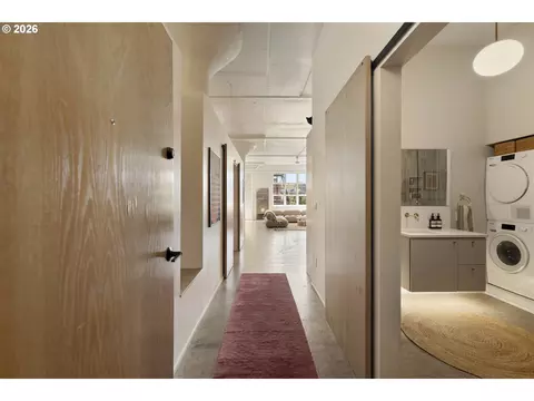 1314 NW Irving St #505, Portland, OR 97209