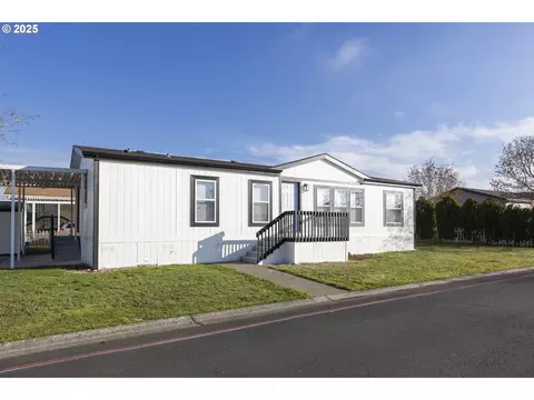 911 York St #82, Aumsville, OR 97325