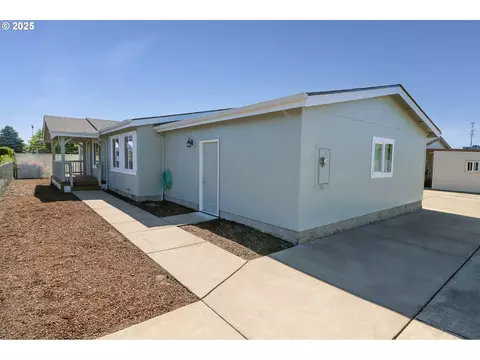 2588 Maia Loop, Springfield, OR 97477 photo 1