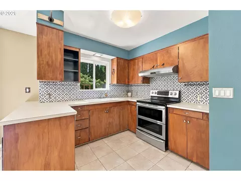 Kitchen - 21932 SE Ash St, Gresham, OR 97030 photo 1 of 5