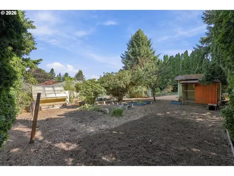 Exterior - 21932 SE Ash St, Gresham, OR 97030 photo 10 of 13