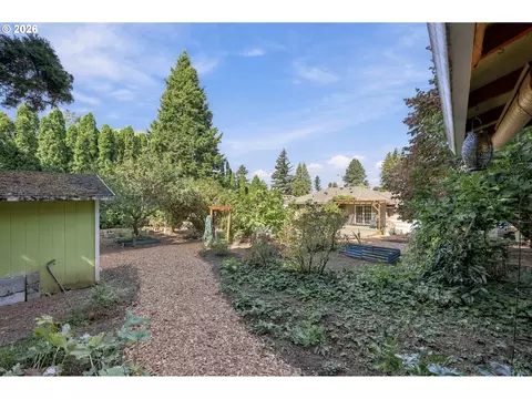 Exterior - 21932 SE Ash St, Gresham, OR 97030 photo 9 of 13