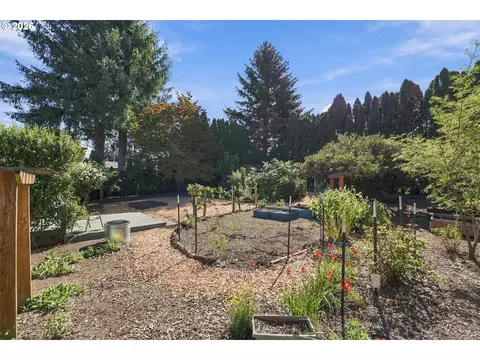Exterior - 21932 SE Ash St, Gresham, OR 97030 photo 7 of 13