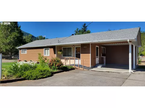 76376 River Rd, Oakridge, OR 97463