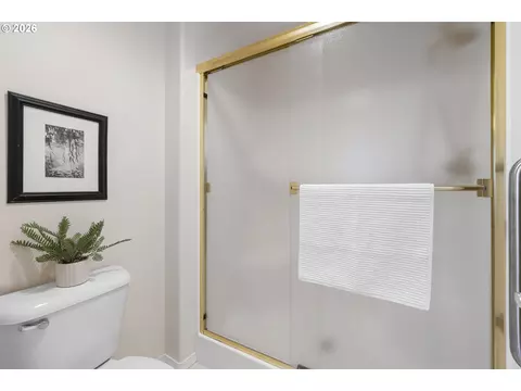 Bath - 1251 SE Glacier Ln, Gresham, OR 97080 photo 5 of 5