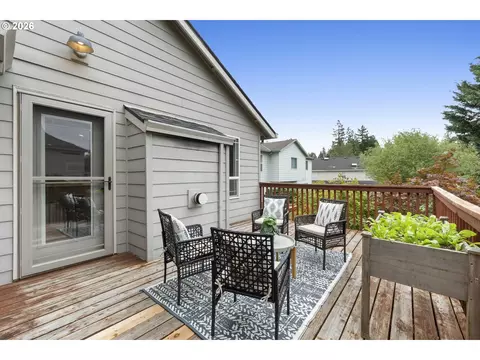 Exterior - 1251 SE Glacier Ln, Gresham, OR 97080 photo 2 of 4