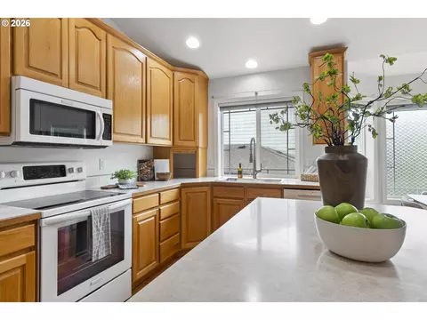 Kitchen - 1251 SE Glacier Ln, Gresham, OR 97080 photo 9 of 9