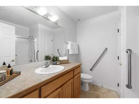 Bath - 1251 SE Glacier Ln, Gresham, OR 97080 photo 1 of 5