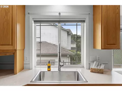 Kitchen - 1251 SE Glacier Ln, Gresham, OR 97080 photo 6 of 9