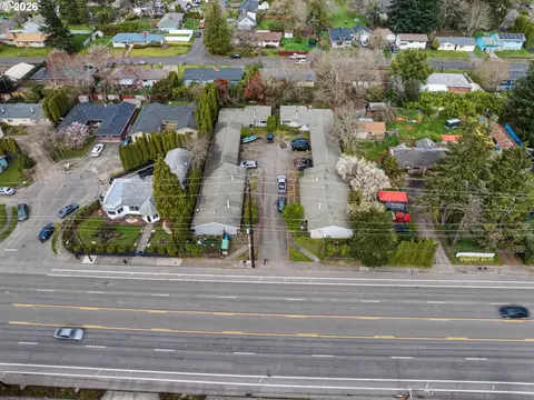 View/Area - 18635 SE Division St, Gresham, OR 97030 photo 4 of 15