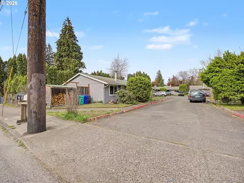 Exterior - 18635 SE Division St, Gresham, OR 97030 photo 6 of 9