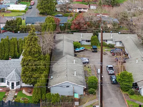View/Area - 18635 SE Division St, Gresham, OR 97030 photo 3 of 15