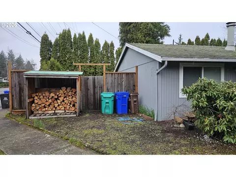 Exterior - 18635 SE Division St, Gresham, OR 97030 photo 4 of 9