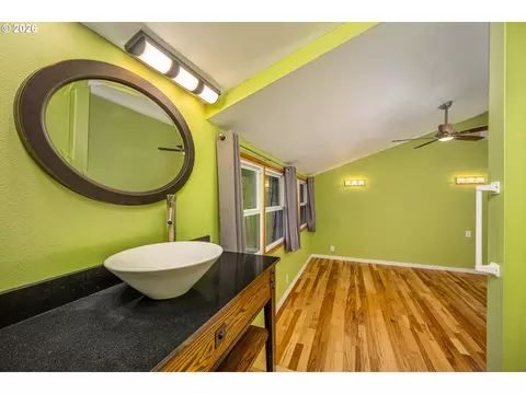 Bath - 3827 Vine Maple St, Eugene, OR 97405 photo 2 of 4