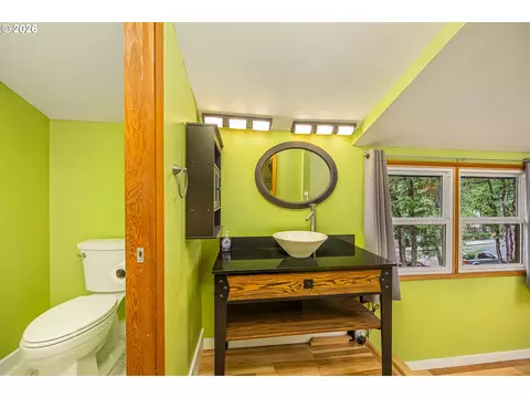 Bath - 3827 Vine Maple St, Eugene, OR 97405 photo 3 of 4