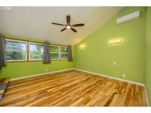 Living - 3827 Vine Maple St, Eugene, OR 97405 photo 6 of 7