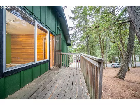 Exterior - 3827 Vine Maple St, Eugene, OR 97405 photo 3 of 13