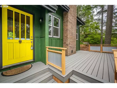 Exterior - 3827 Vine Maple St, Eugene, OR 97405 photo 9 of 13